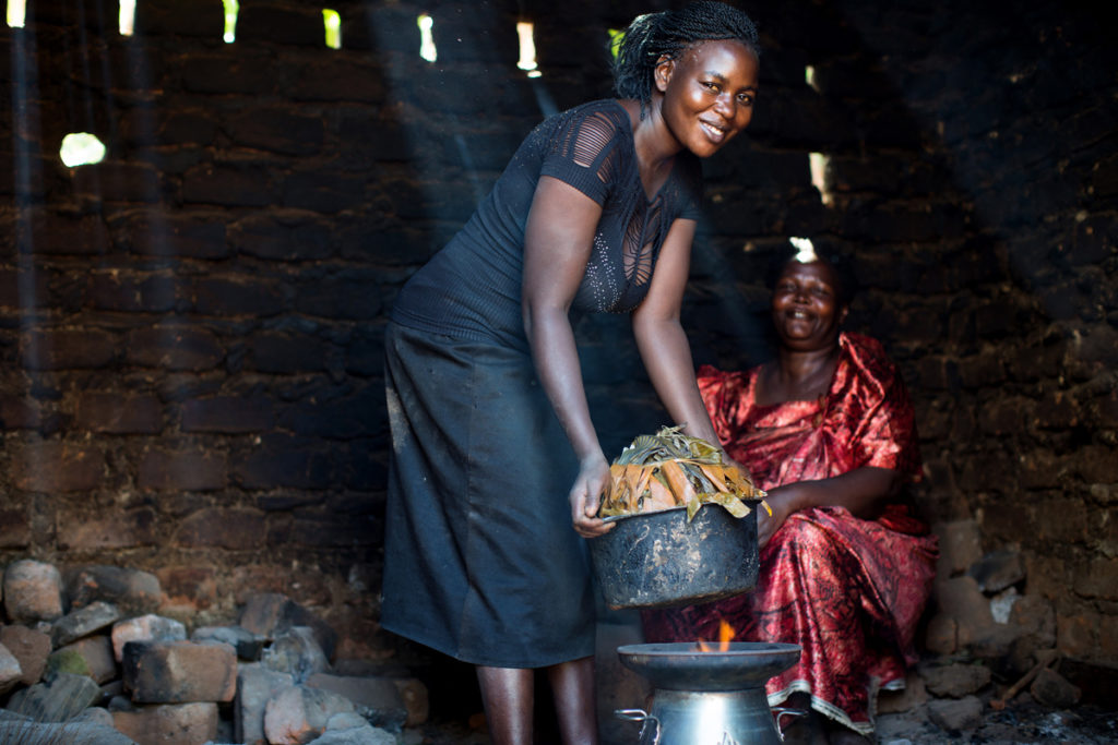 Uganda_Woman-Using-HomeStove_cooking