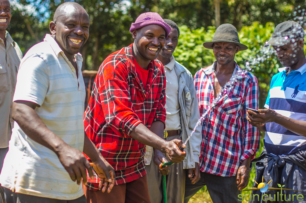 SunCulture_farmers-using-the-solar-irrigation-system