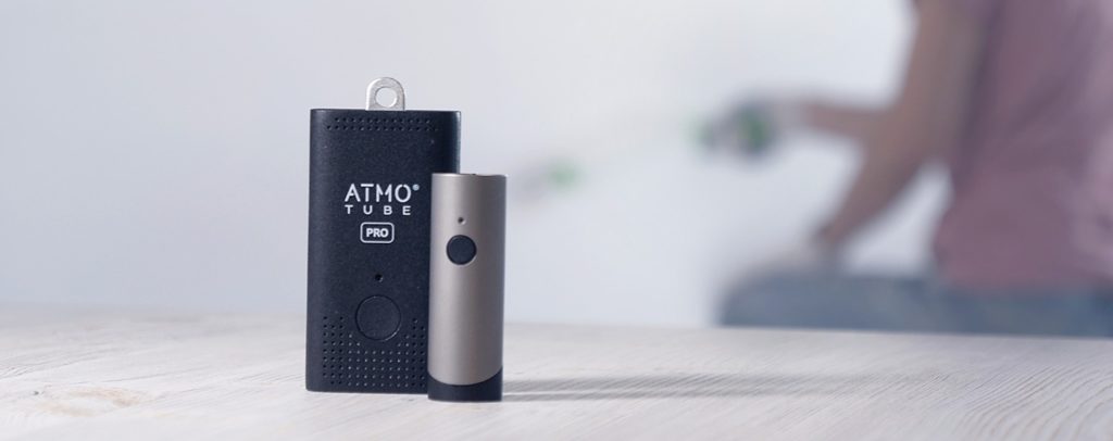 atmotube-pro-and-atmotube-plus-devices-on-a-table