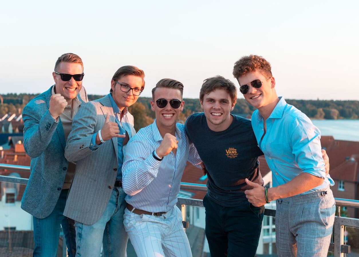 founders-white-lion-agency Five teenage founders of digital marketing agency White Lion Agency standing in a roof of a building.
